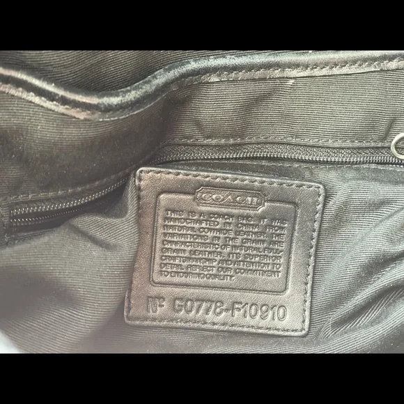 Authentic Coach Purse: black leather - Picture 2 of 5
